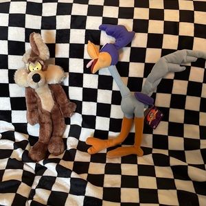 ✌️2 lots/$20 Roadrunner & Wile E coyote stuffies
